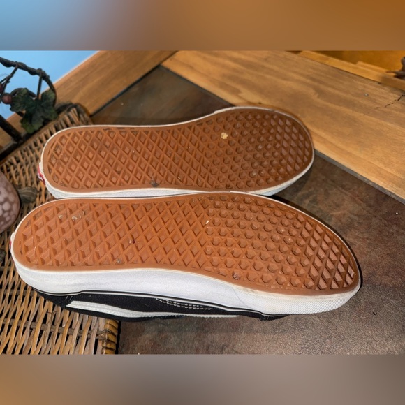 Vans Black & White 3 Strap Velcro Shoes Sze 9M / 10.5W - Picture 15 of 15